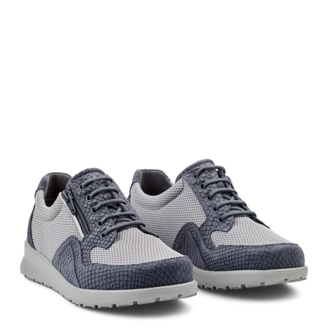 Sporty laced women' s shoe with zip