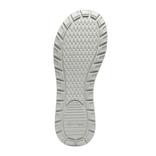 Sporty laced women' s shoe with zip
