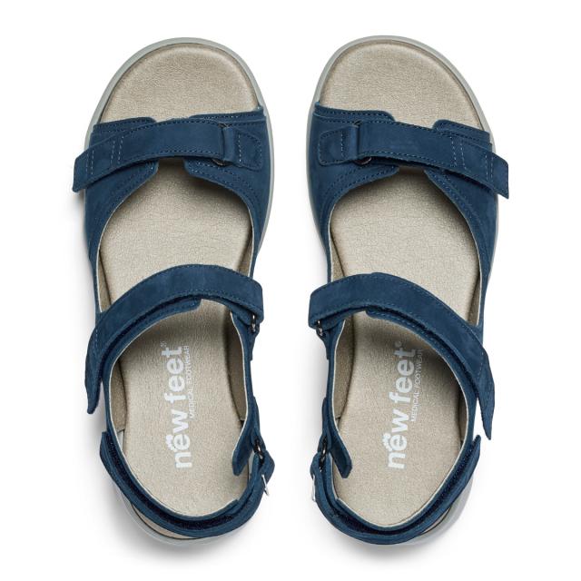 Sandal med två kardborreband och en justerbar hälrem