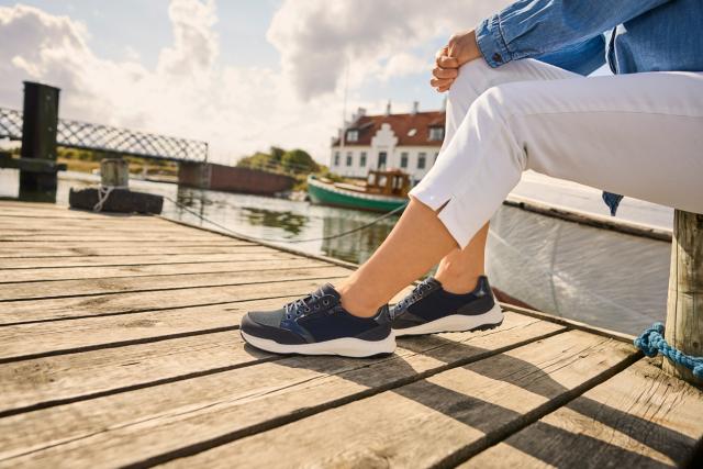 Sportig snörsko med dragkedja - för damer