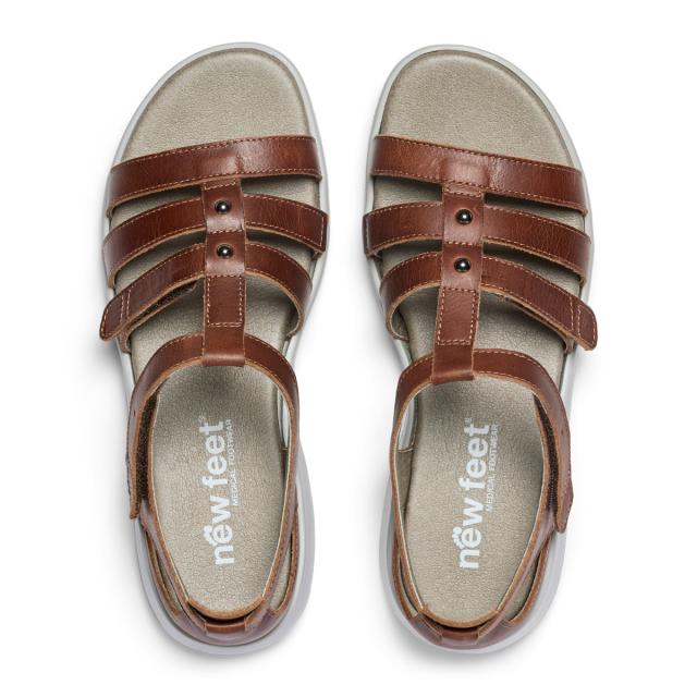 Sandal med halvöppen hälkappa och två kardborreband