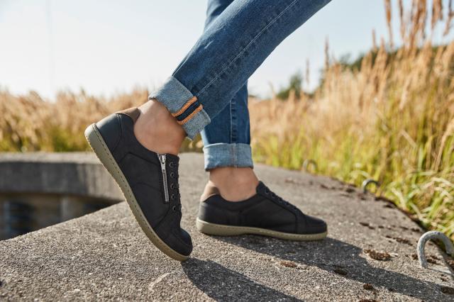 Sneakers för damer med blixtlås och skosnören