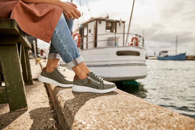 Sportiga damskor med snör och dragkedja